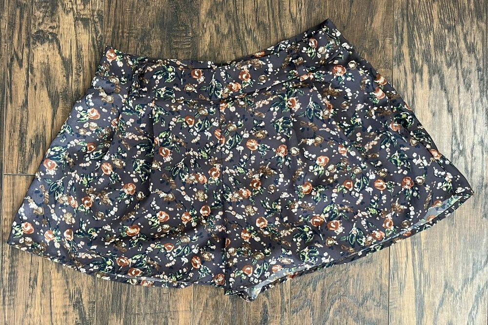 Lush Women’s Floral Bohemian Style Shorts Size Small